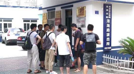 200余名大学生为拿高薪 稀里糊涂办了培训贷