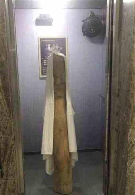 小区电梯凌晨惊现白衣怪物 恶作剧吓坏夜归居民