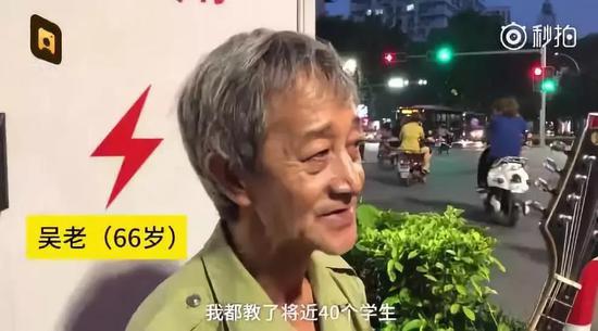 南宁一位街头拾荒的老人因为这个举动火了！