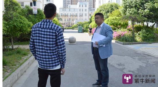 【检察官与王力在其校园内谈话】