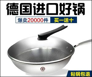 乘警前来劝阻女乘客。(视频截图)
