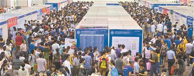 江苏高校招生咨询大集火爆开张 310所院校云集