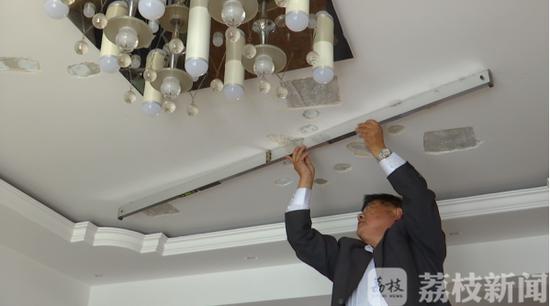 楼板裂缝似蜘蛛网 开发商：可能是装修压的