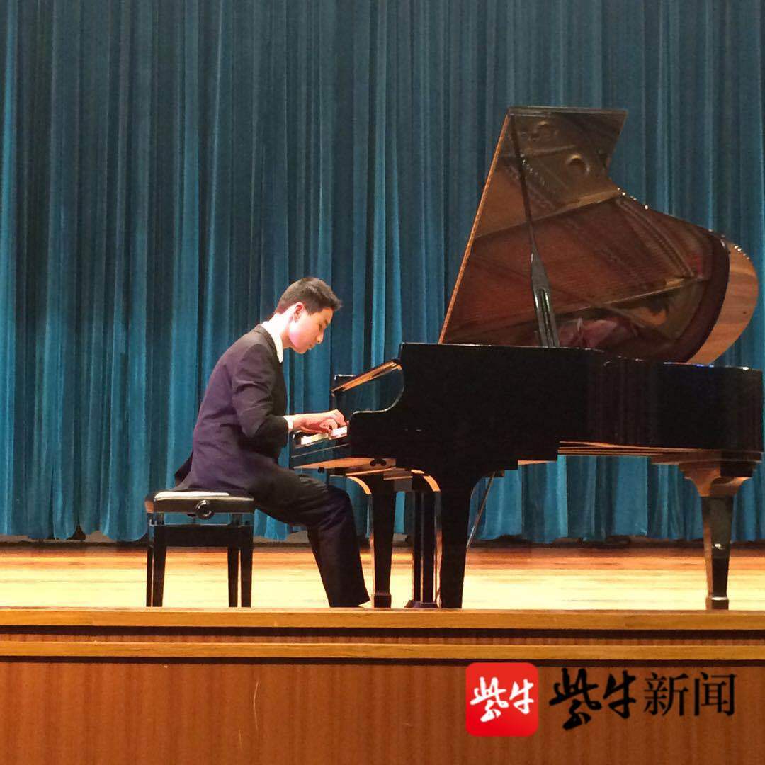 参加钢琴比赛