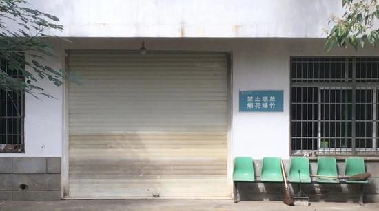 11月2日,宁乡市人民医院太平间正门。事件发生后,太平间已被封。新京报记者 雷燕超 摄