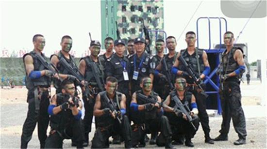 外卖小哥送餐时只身闯火场救火 他曾是武警特战尖兵