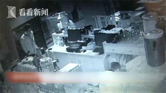 蟊贼偷保险柜撬不开 直到被抓都不知道里面有啥