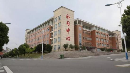 毛坦厂人认为“金安”“毛校”是一家