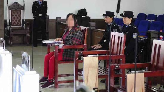 王凤连受审。 供图