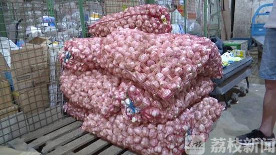 「」小龙虾、大蒜价格都降了 蒜泥龙虾可以走起！