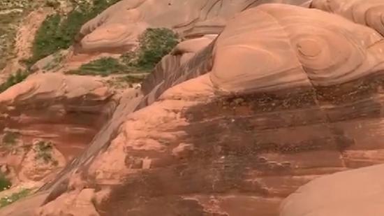 丹霞地貌|陕西榆林丹霞地貌景点遭人破坏 当地介入调查