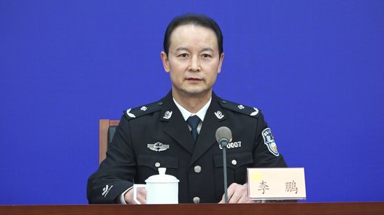 南京市公安局党委委员、副局长李鹏介绍相关工作情况
