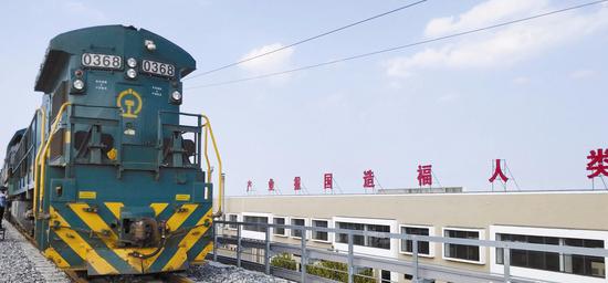 宁启铁路二期新进展:启东段开始铺设无缝钢轨