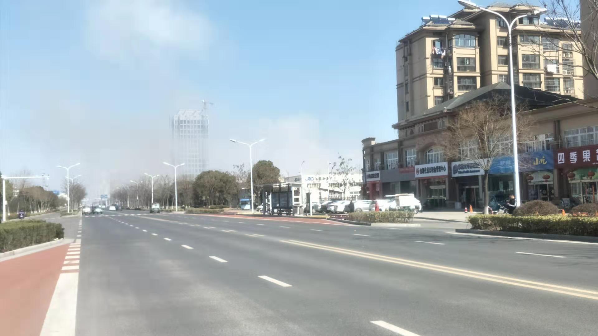 江苏一药企发生爆炸 现场腾起灰色烟雾数人被救出