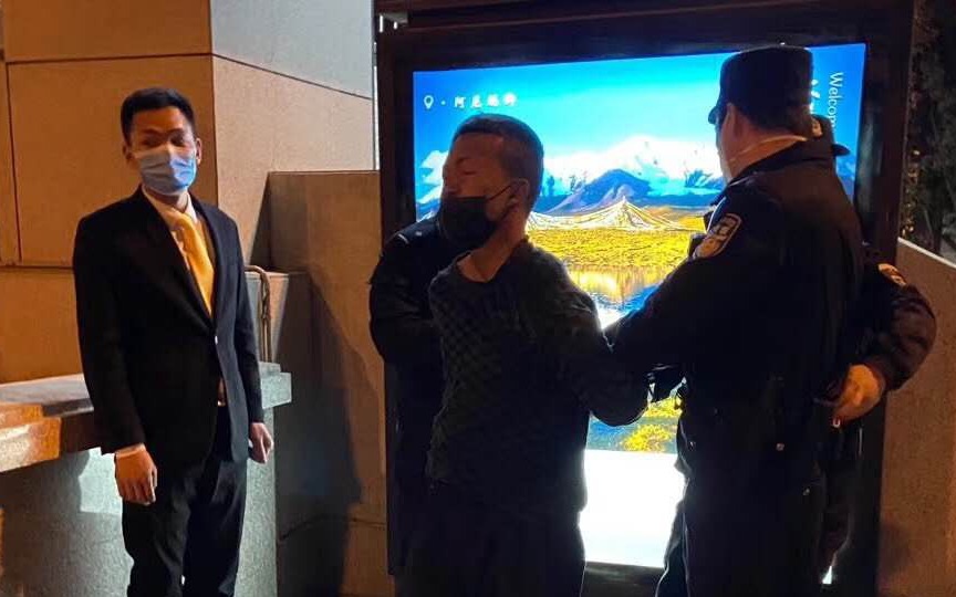 【国贸】国贸地铁站遭搂抱女子：已收到案件受理通知书