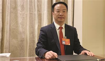 全国人大代表皇甫立同