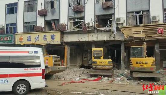 ▲小吃店爆炸后,门面已无