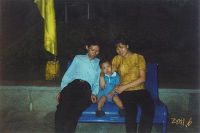 打工夫妇寻子16年 在孩子失踪地点开“寻子店”