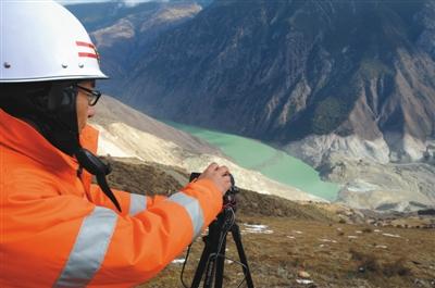 金沙江堰塞湖过流川藏3.42万人转移