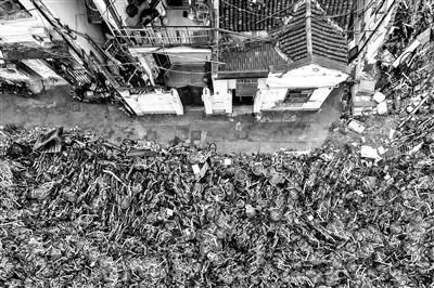 无处安放！摄影师用照片记录共享单车尴尬境地