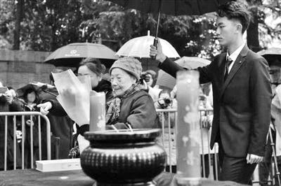 我等他们一句道歉等了81年 夏淑琴老人坐地铁祭奠亲人