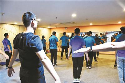 高校开“减肥课”达标可获学分 学校：旨在养成学生锻炼习惯