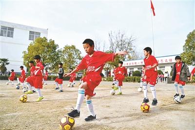 学校足球队水平在阜阳市名列前茅
