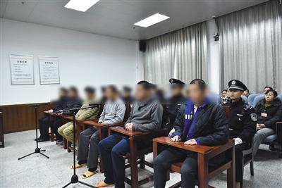 备受关注的南宁“雇凶杀人转包案”日前重审宣判，6名涉案人被判无罪。受访者供图