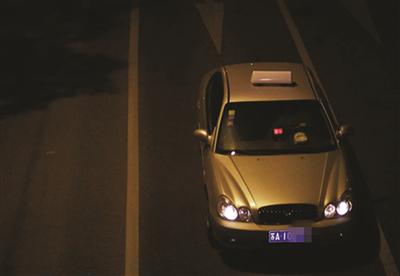 警方查获的“李鬼”出租车。