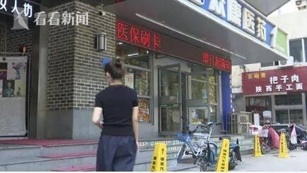 女孩拍写真照时遭摄影师猥亵：碰触胸部下体