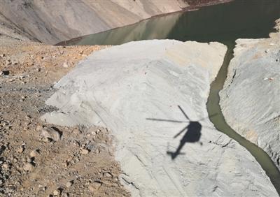 金沙江堰塞湖过流川藏3.42万人转移