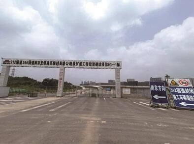 南京一重点工程因中标单位资金链断裂 停工半年