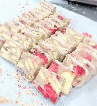 店铺:甜小兔tiyo's cake蛋糕店