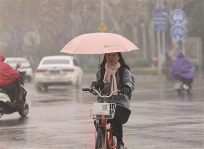 南京开启“湿冷模式”。新华报业视觉中心记者 宋宁 摄