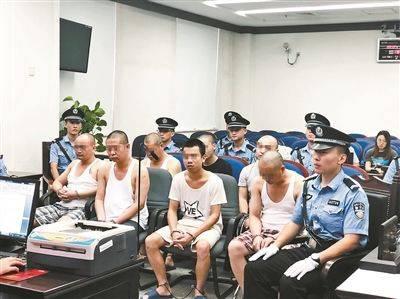 团伙5个月碰瓷20次：为逼真给成员喂毒品后打折胳膊