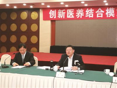 南京市委常委、江北新区党工委专职副书记罗群