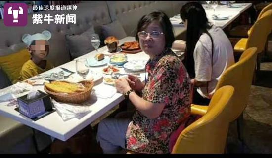 许奶奶带柔柔吃饭
