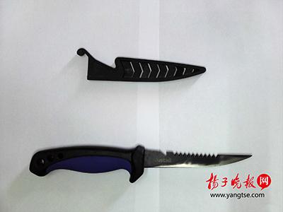 俩钓鱼爱好者为杀鱼方便携带管制刀具 被警方调查