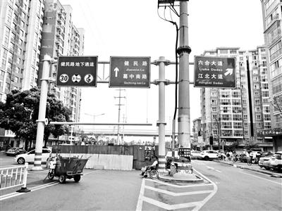 地下通道建成几年不上岗 交通局：装上信号灯就打通