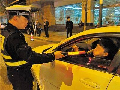 路虎男第三次因酒驾被抓 哀叹：这么巧又要进去了