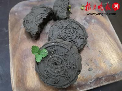 农学院新生获赠“土月饼” ，就是那种土做的月饼！