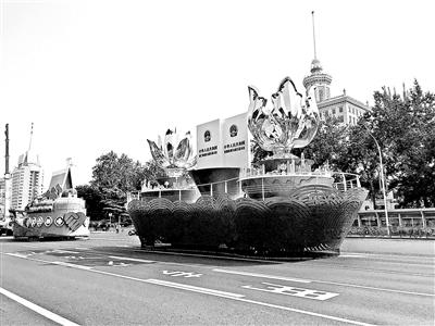 七辆彩车三小时转场揭秘：途经儿童医院制订专门方案