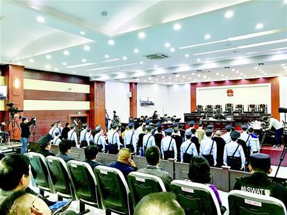 肉霸团伙暴力打砸运肉车辆垄断市场 干部充当保护伞