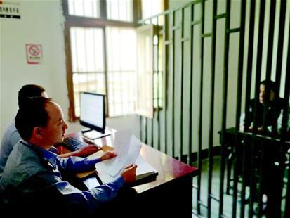 无业男混进买房群冒充中介收茶水费 诈骗200多万元