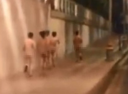 盐城5名男子深夜街头裸奔 律师：行为涉治安违法