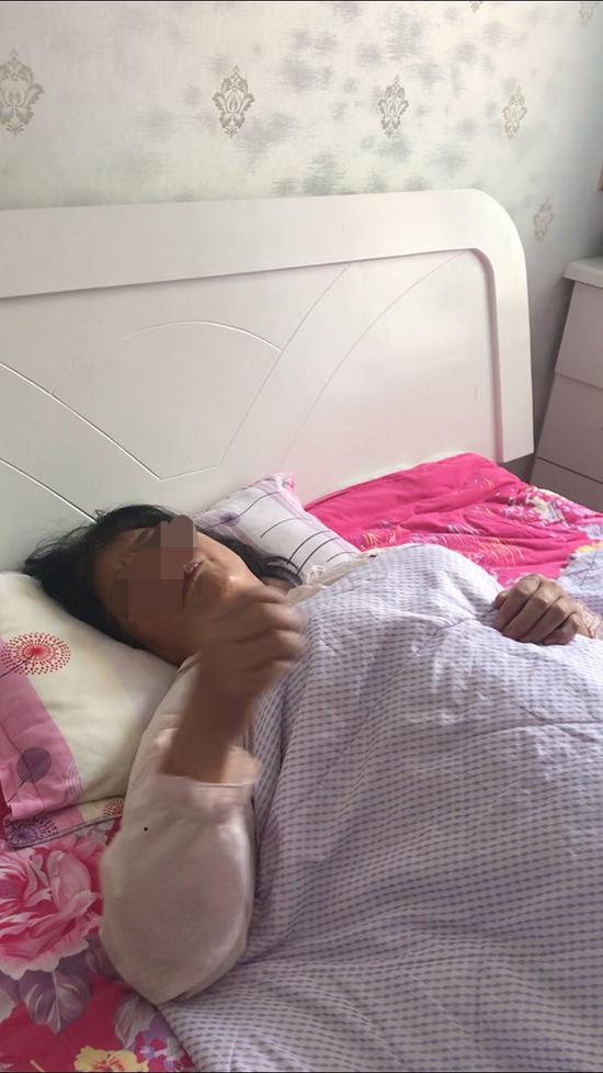 璇璇此前一直由奶奶葛女士照看,6月初,葛女士被诊断为肠癌晚期。 澎湃新闻记者 邱海鸿 图