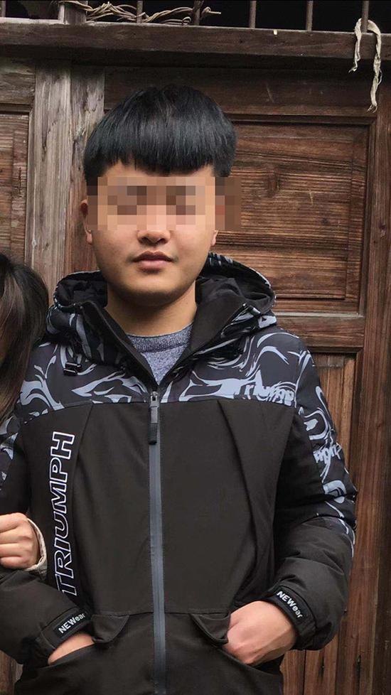 高中生坠亡电竞酒店：父母接到索赔电话要求赔偿损坏物品