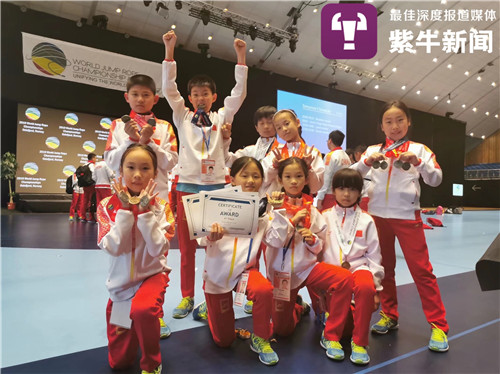 9名南京娃征服世界杯 花式跳绳演绎“中国韵律”