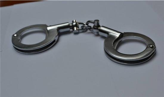 辗转多地保价快递破损的银行卡“碰瓷男”索赔八千元被批捕