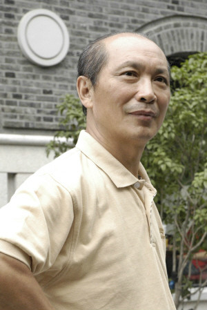 左庄伟—— 大贺书画研究院名誉院长,享有中国美术家协会授予“卓有成就的美术史论家终身荣誉”,著名美术教育家、美术评论家,中国禅意书画大家,南京师范大学美术学院教授兼系主任,江苏省美术家协会理论顾问。